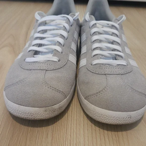 Adidas Gazelle Light Gray and White Sneakers EUC - Picture 3 of 8